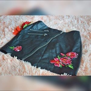 Leather skirt with Flower embroidery